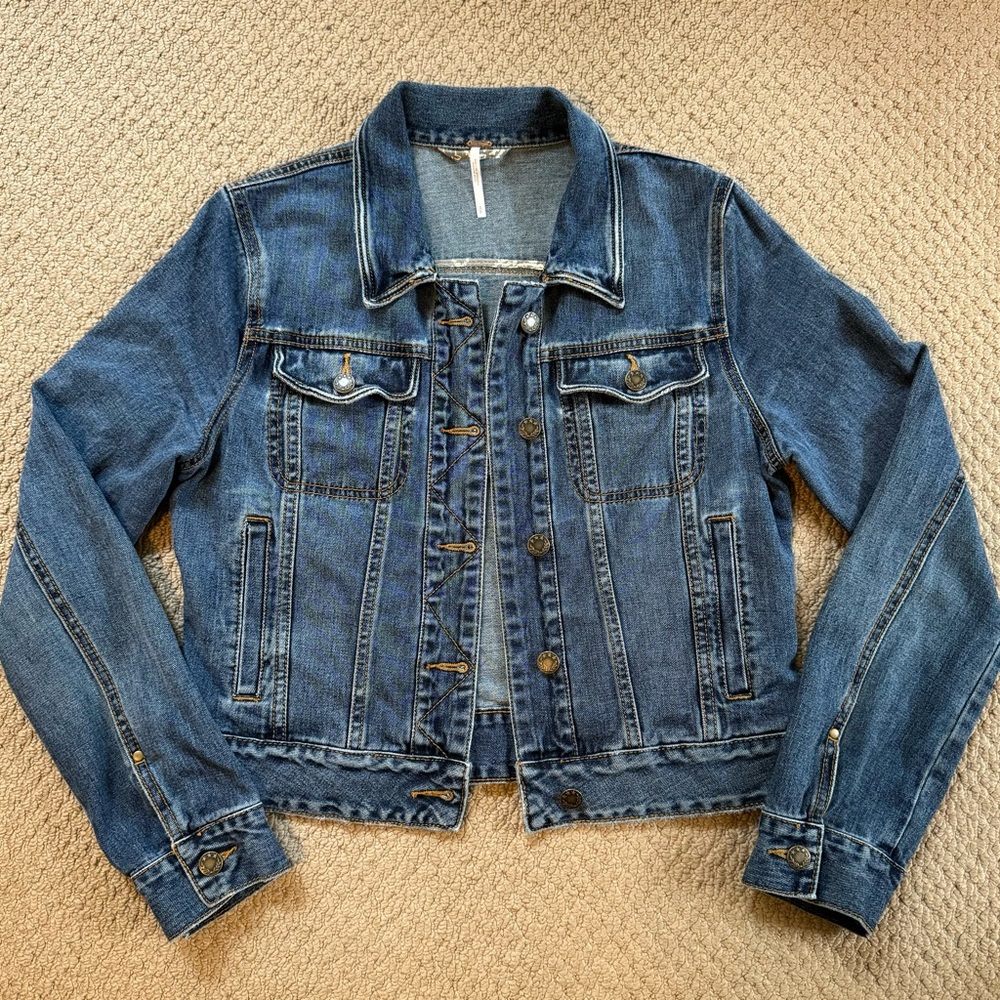Free People Distressed Denim Jacket Women’s Petite Size S